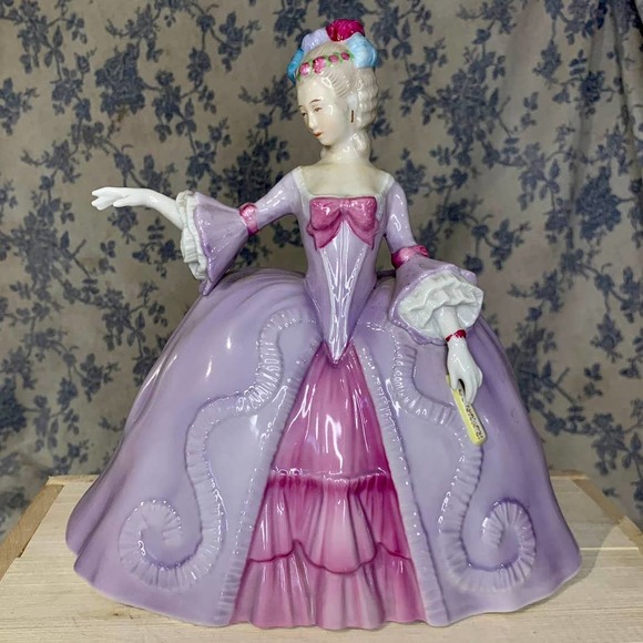 Franklin Porcelain Marianne The Minuet Museum of Costume 1980 - Picture 9 of 16